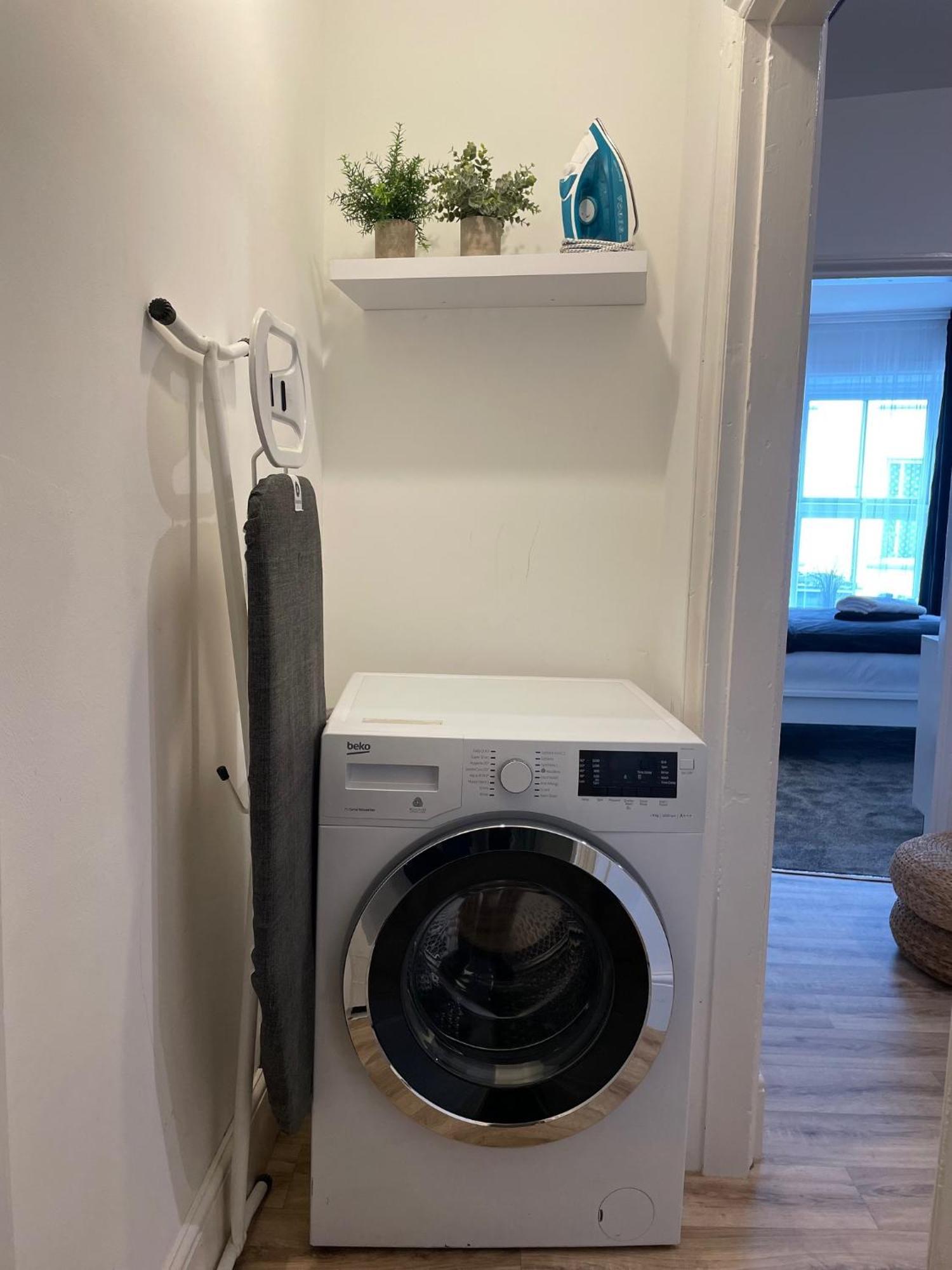 Flat 1 Appartement Lampeter Buitenkant foto
