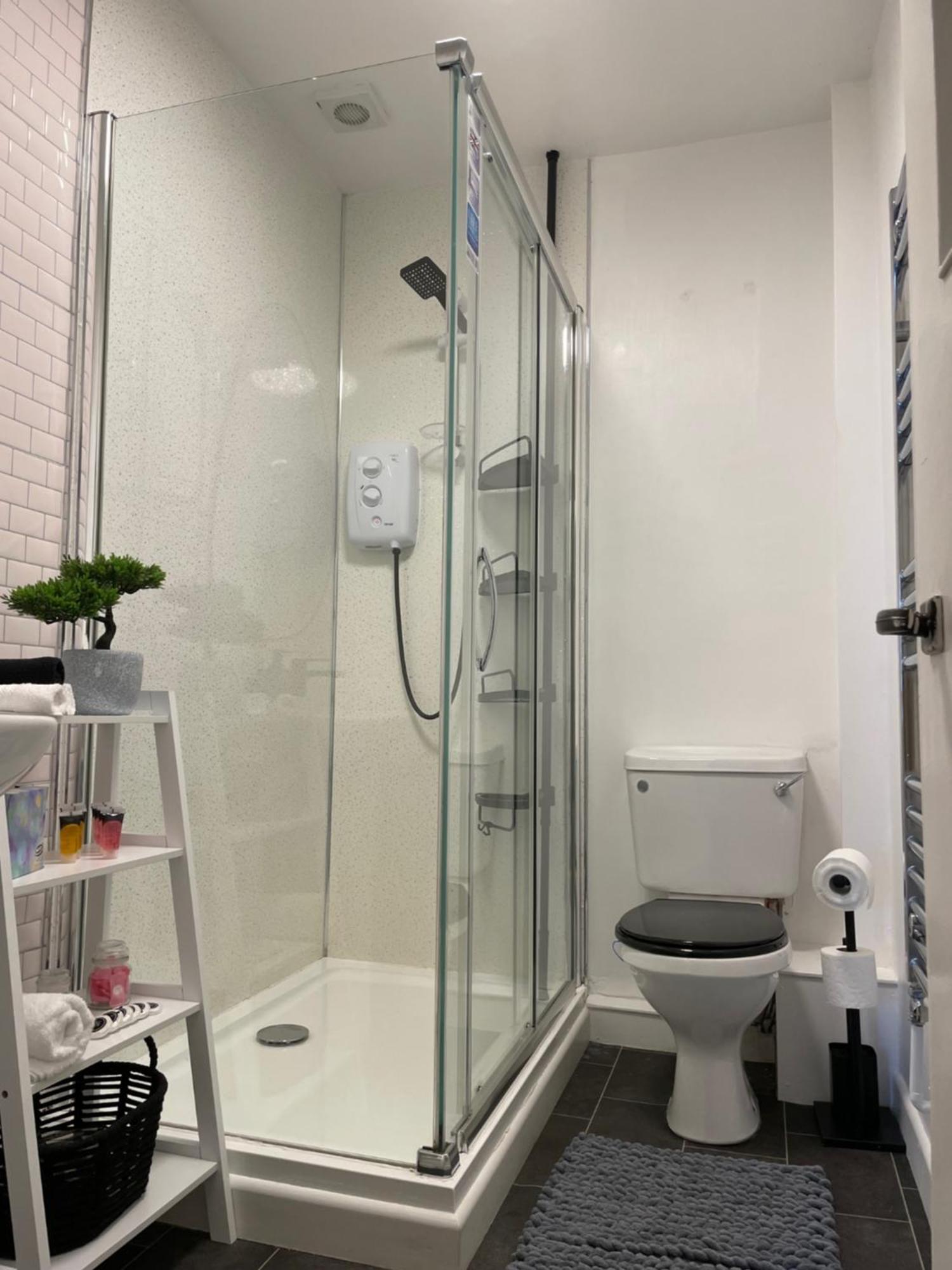 Flat 1 Appartement Lampeter Buitenkant foto