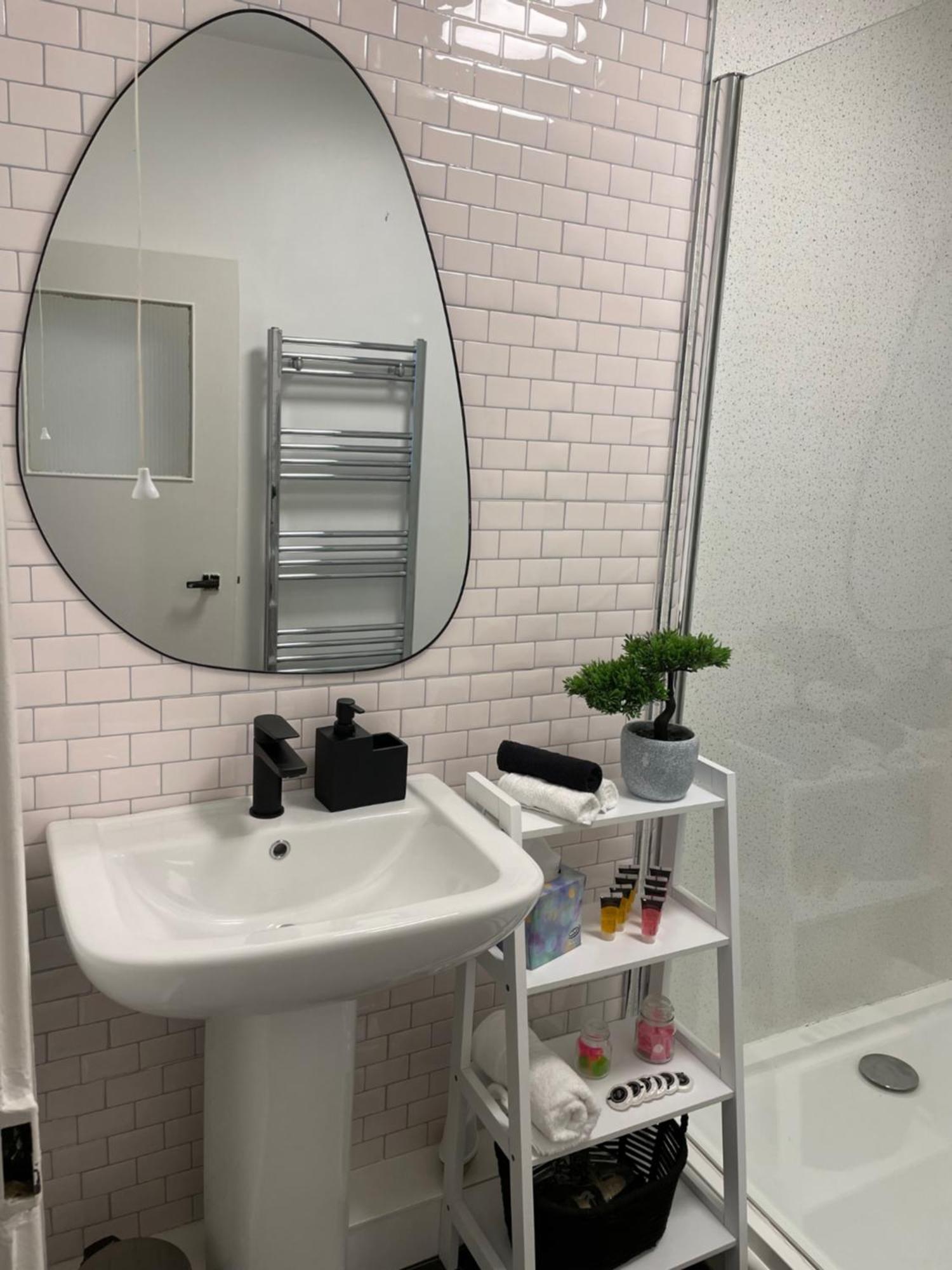 Flat 1 Appartement Lampeter Buitenkant foto
