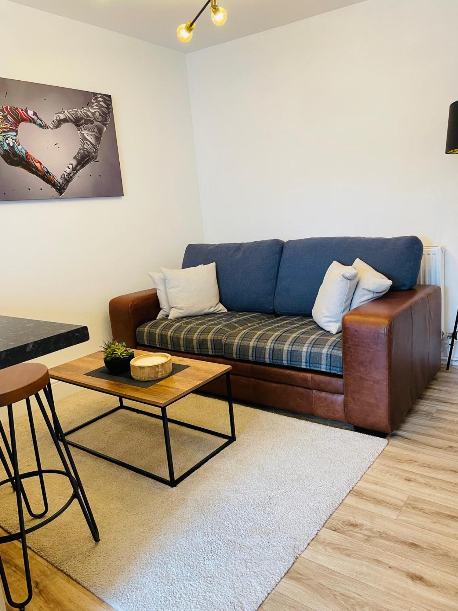 Flat 1 Appartement Lampeter Buitenkant foto