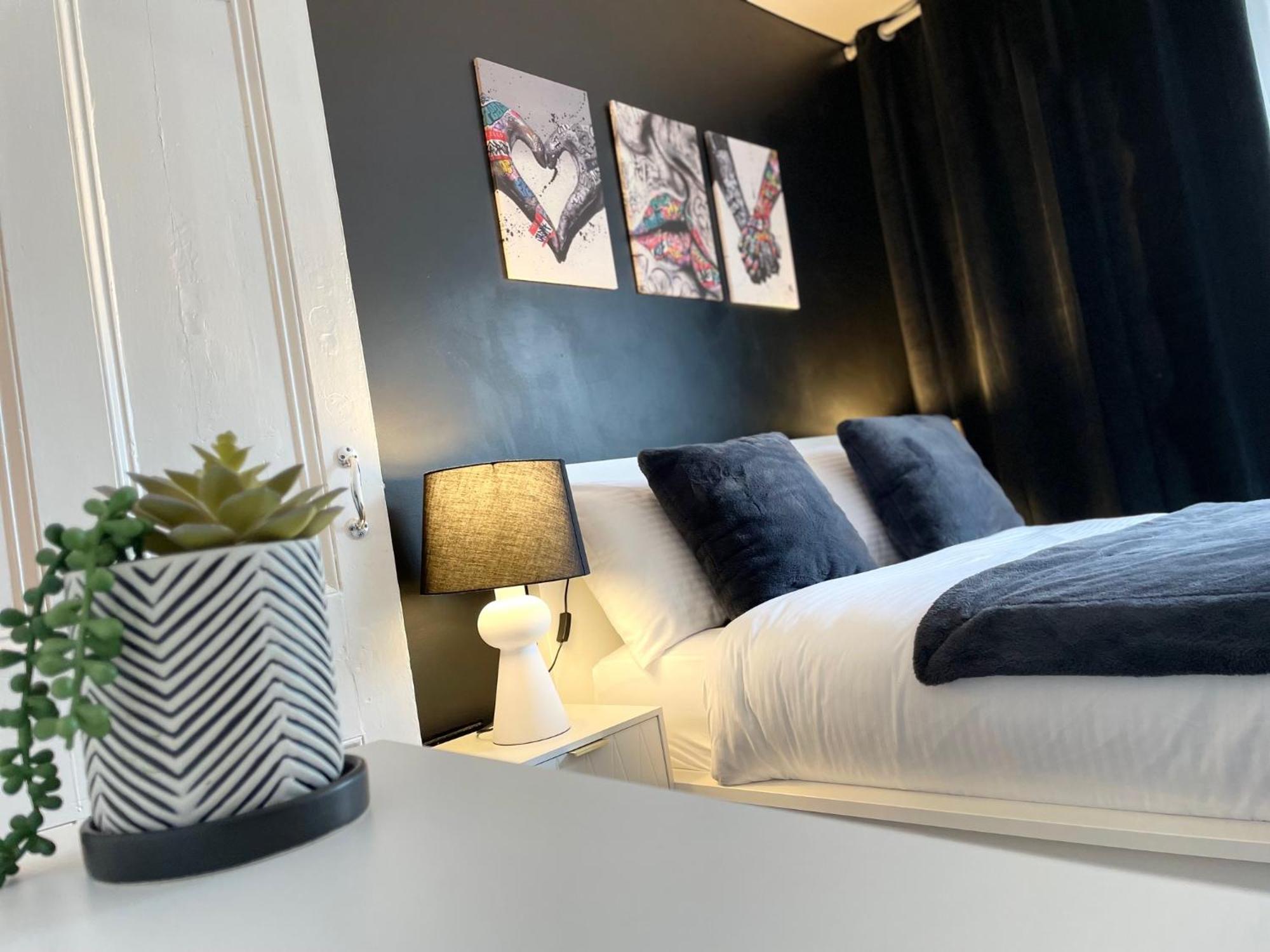 Flat 1 Appartement Lampeter Buitenkant foto