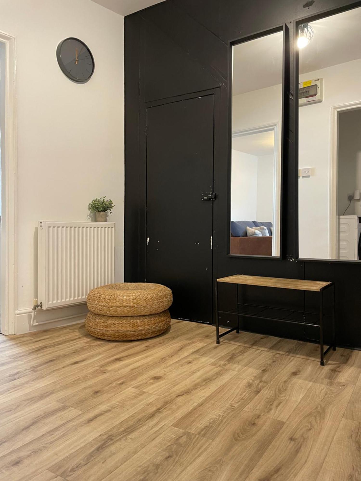 Flat 1 Appartement Lampeter Buitenkant foto