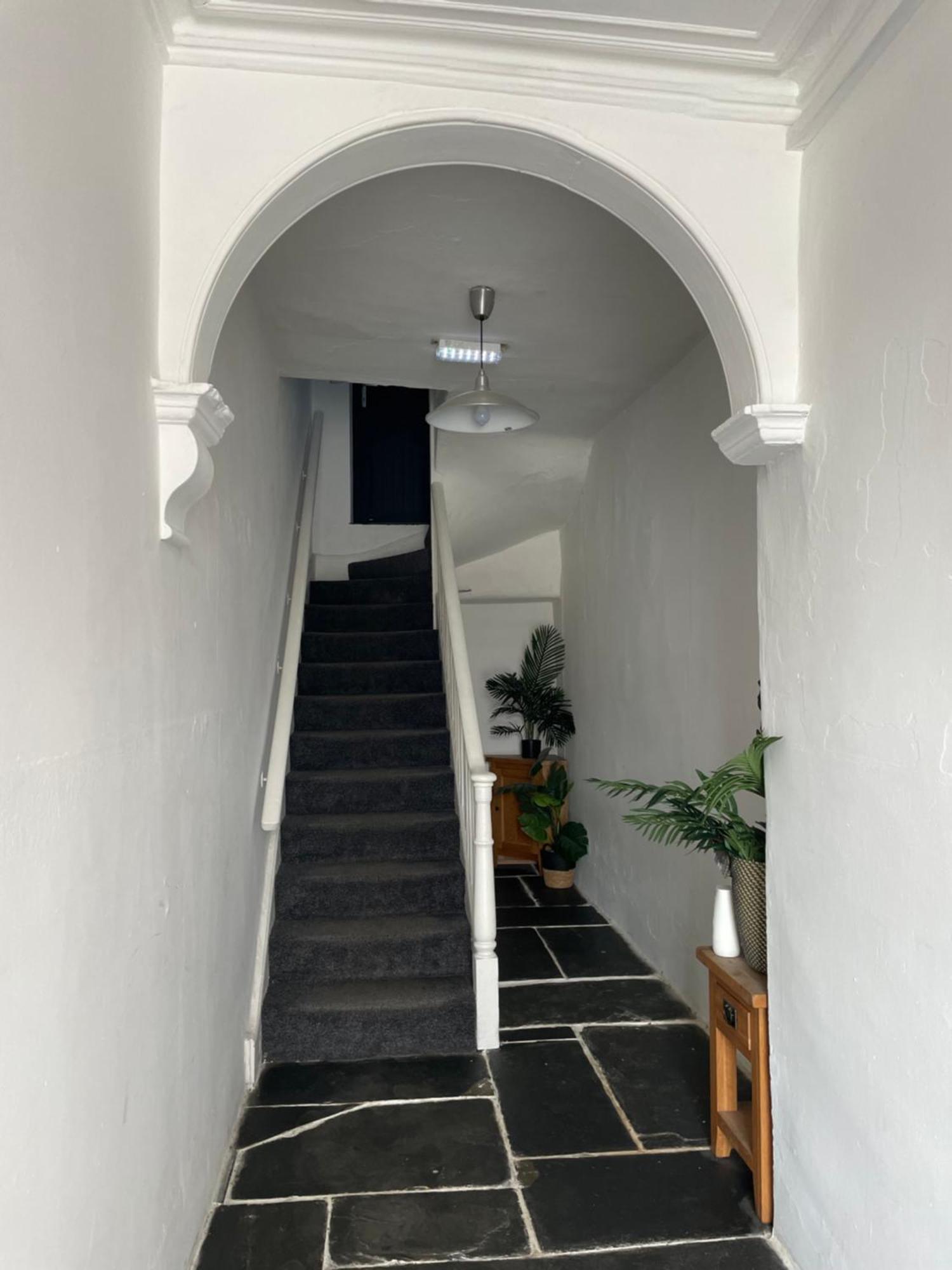 Flat 1 Appartement Lampeter Buitenkant foto